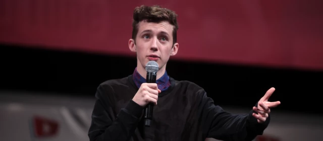 Il tema astrologico di Troye Sivan